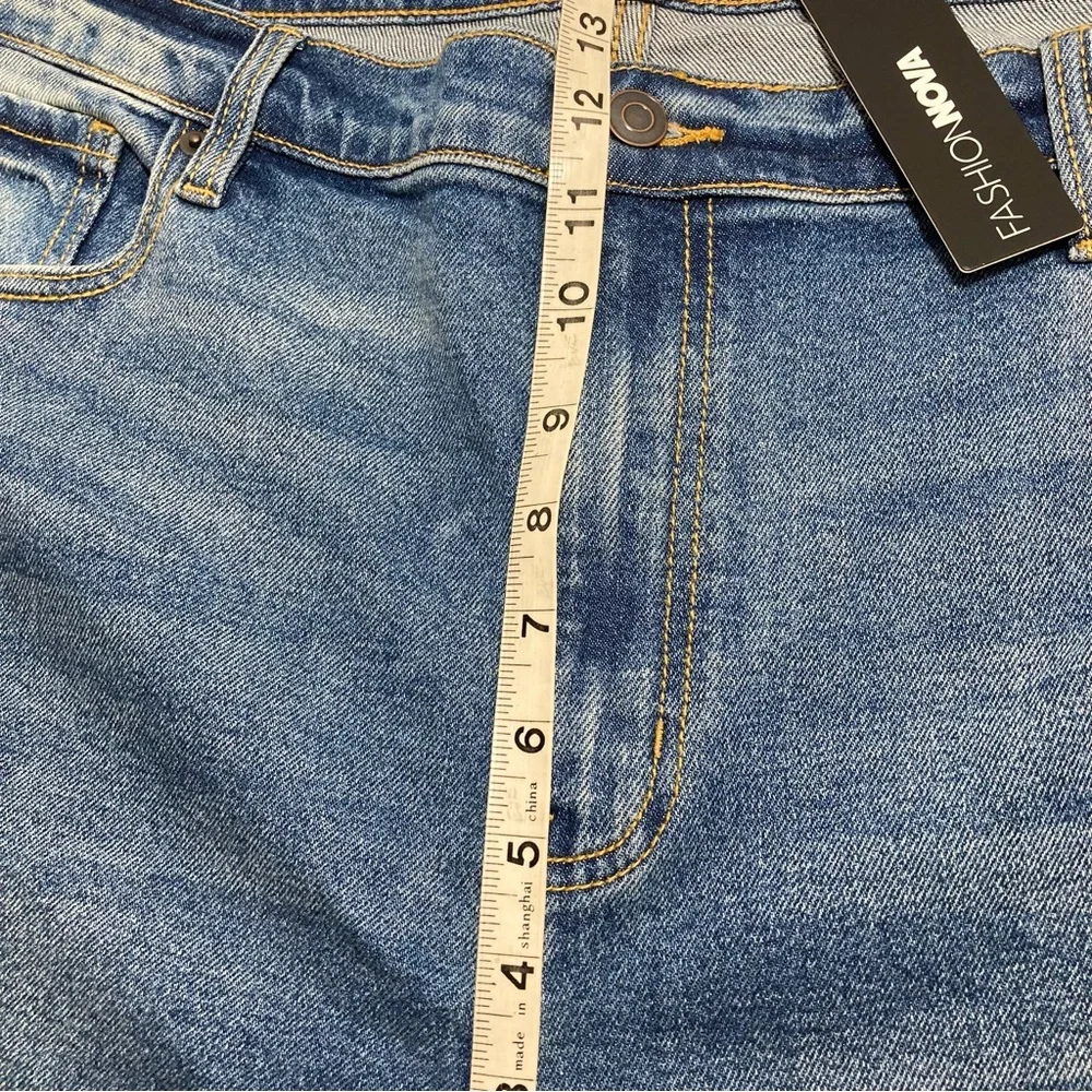 NWT FASHION NOVA Women’s Plus Size 18 Distressed High Rise Jeans Medium Wash - Picture 14 of 16